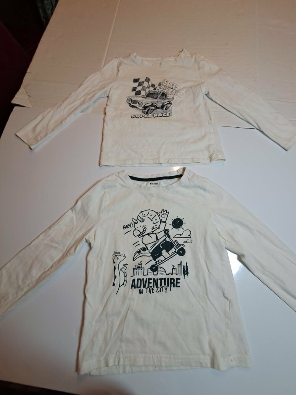 Kiabi Boys 2 Pack Long Sleeve Graphic Tees Size 6 Race Car Dinosaur - Picture 2 of 8